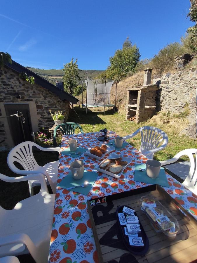 Гостевой дом Casa Rural Pajarica En Sanabria Сан-Сиприан Экстерьер фото