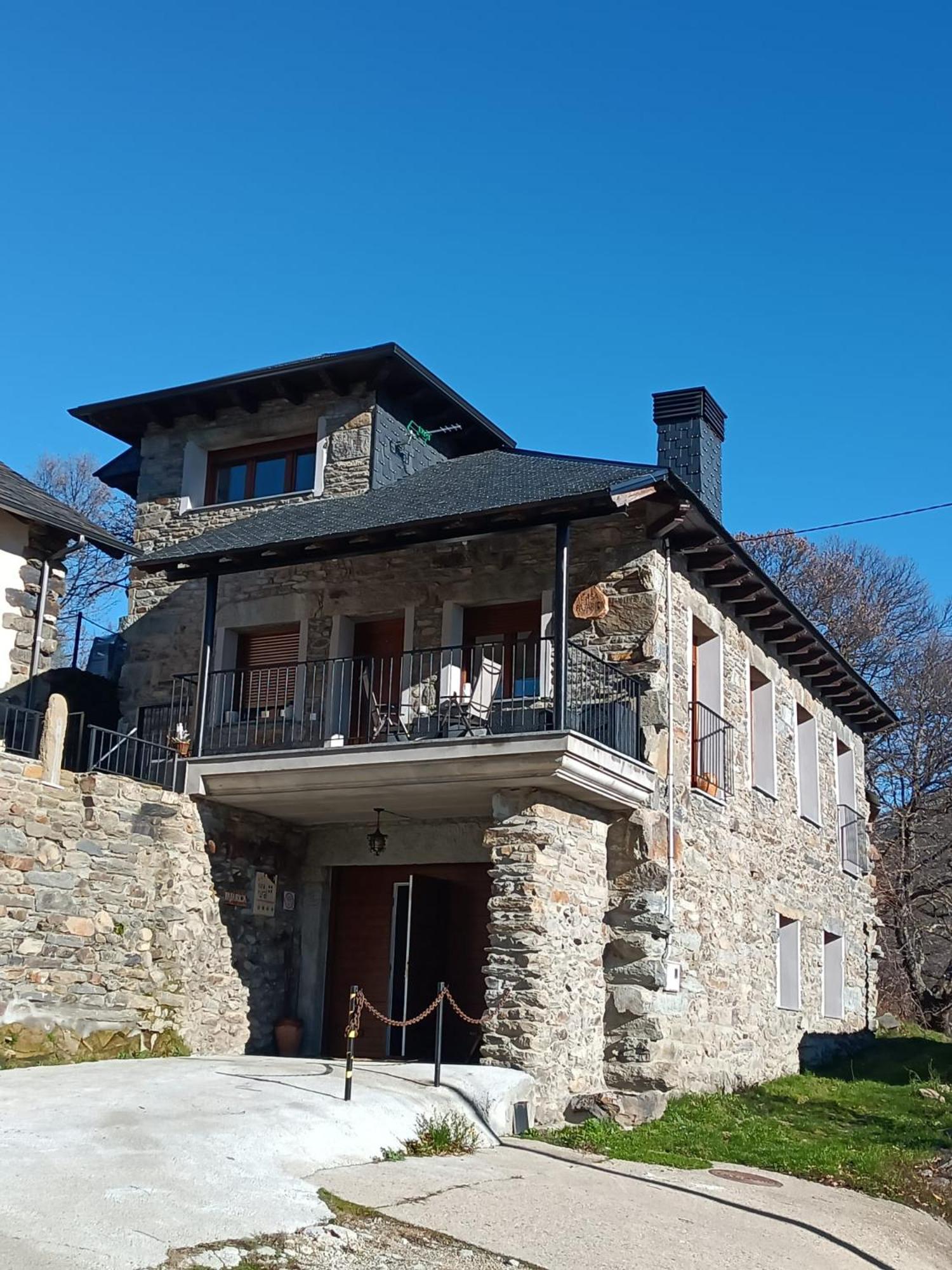 Гостевой дом Casa Rural Pajarica En Sanabria Сан-Сиприан Экстерьер фото